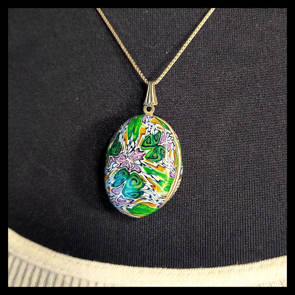 🌍 Beautiful Vtg. Green and Blue Italian Millefiori Pendant Locket